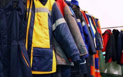 C’est l’histoire d’un employeur pour qui s’habiller sur le lieu de travail n’est pas une obligation…