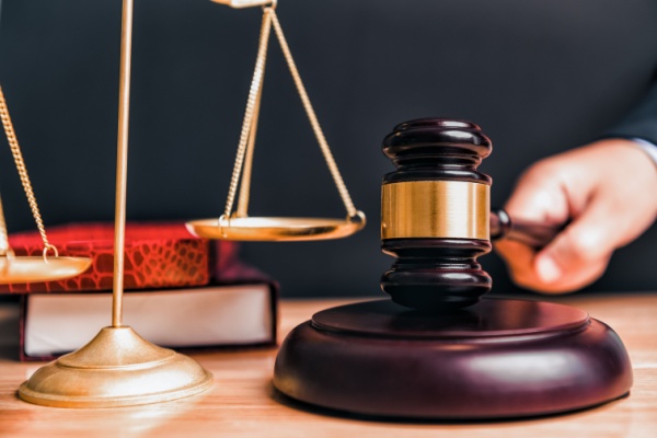 Shutterstock_contributioncommissairesdejustice