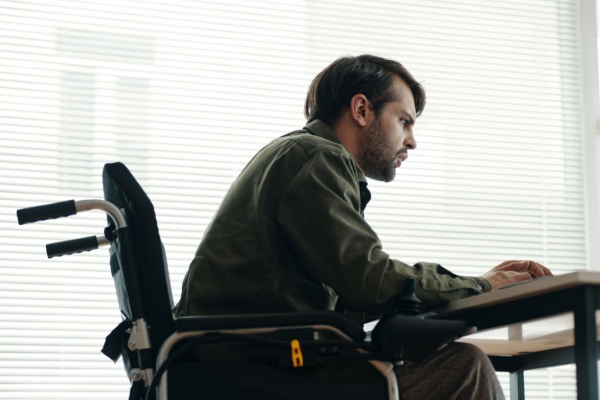 Shutterstock_handicapsalaire